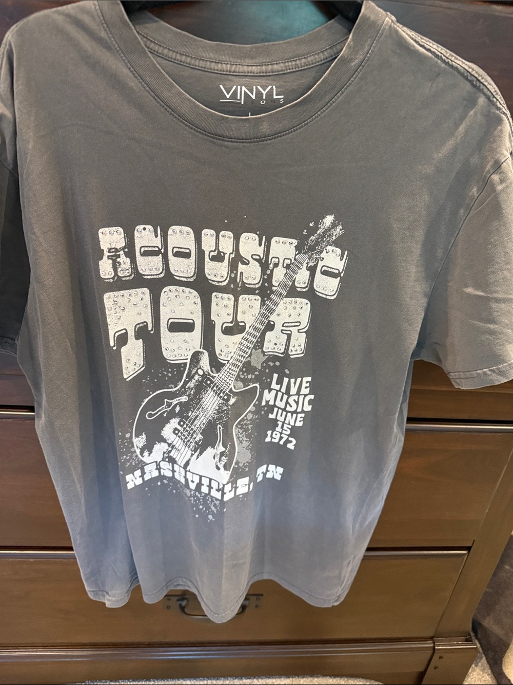 Vinyl Nation Women's Gray 'Acoustic Tour' Graphic Tee